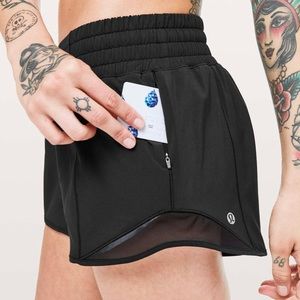 Lululemon Hotty Hot Short *High-Rise 2.5"
Black (First Release)